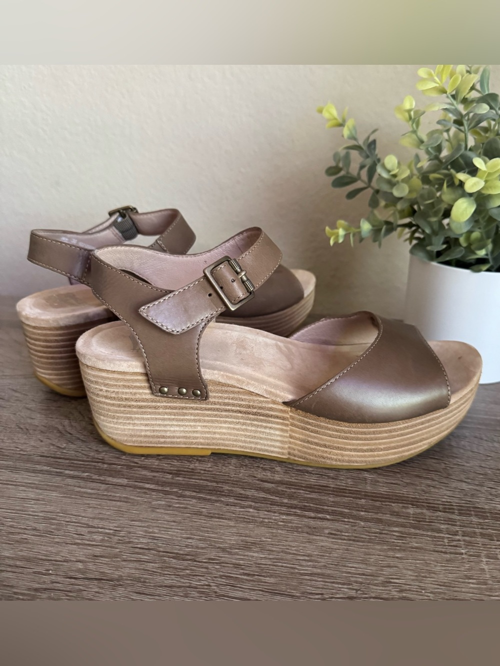 DANSKO | Ta Brown Taupe Leather Platform Sandals with Buckle Size 38 / 7.5